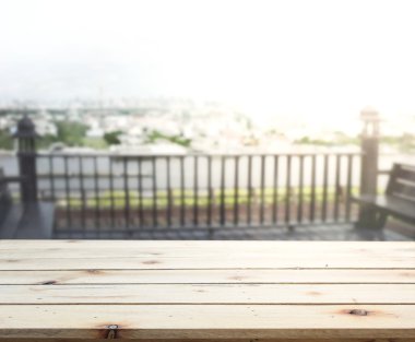 Top masa ve bina, arka plan bulanıklık