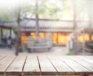 Top masa ve bina, arka plan bulanıklık