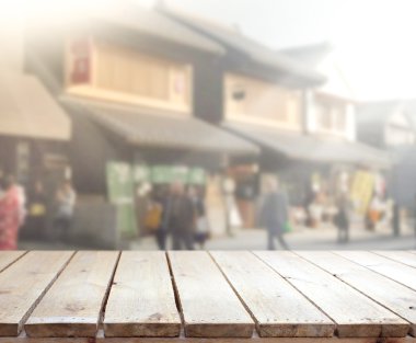 Top masa ve bina, arka plan bulanıklık