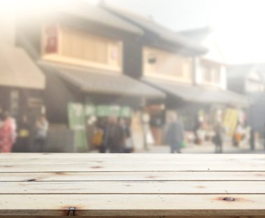 Top masa ve bina, arka plan bulanıklık
