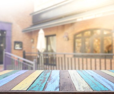 Top masa ve bina, arka plan bulanıklık