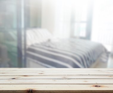 Masa üstü ve bulanıklık arka planda yatak odası