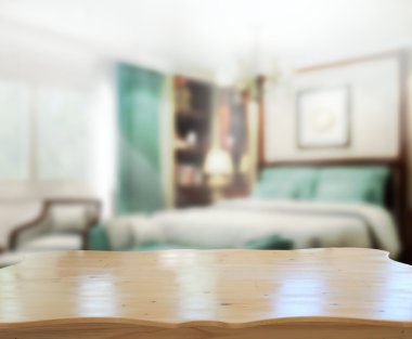 Masa üstü ve bulanıklık arka planda yatak odası