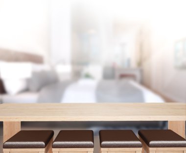 Masa üstü ve bulanıklık arka planda yatak odası