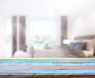 Masa üstü ve bulanıklık arka planda yatak odası