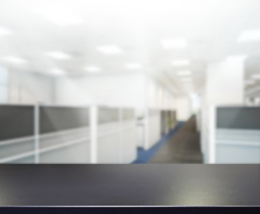 Bulanıklık arka planda Office ahşap masa