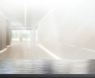 Bulanıklık arka planda Office ahşap masa