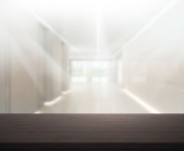 Bulanıklık arka planda Office ahşap masa