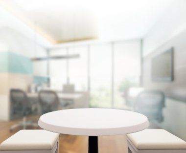Bulanıklık arka planda Office ahşap masa