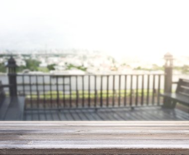 Top masa ve bina, arka plan bulanıklık