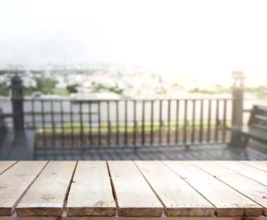 Top masa ve bina, arka plan bulanıklık