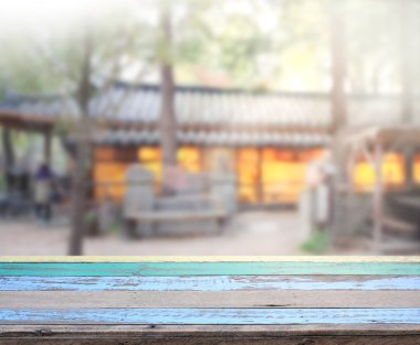 Top masa ve bina, arka plan bulanıklık