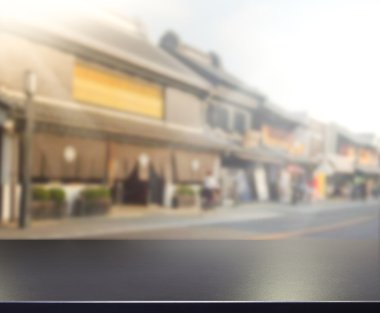 Top masa ve bina, arka plan bulanıklık