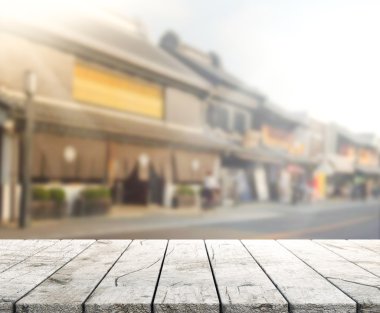 Top masa ve bina, arka plan bulanıklık