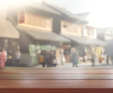 Top masa ve bina, arka plan bulanıklık