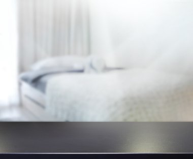 Masa üstü ve bulanıklık arka planda yatak odası