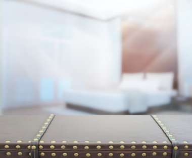 Masa üstü ve bulanıklık arka planda yatak odası
