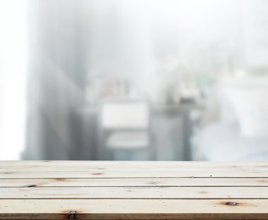 Masa üstü ve bulanıklık arka planda yatak odası