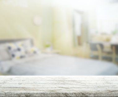 Masa üstü ve bulanıklık arka planda yatak odası