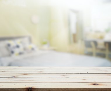 Masa üstü ve bulanıklık arka planda yatak odası
