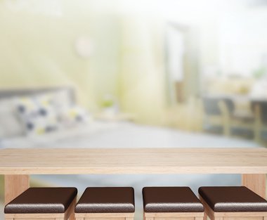 Masa üstü ve bulanıklık arka planda yatak odası