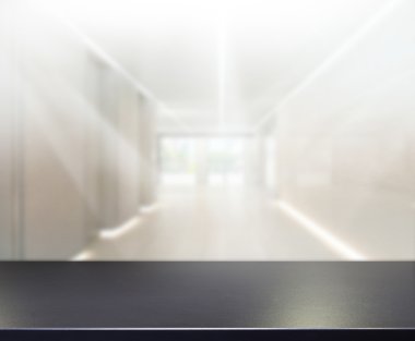 Bulanıklık arka planda Office ahşap masa