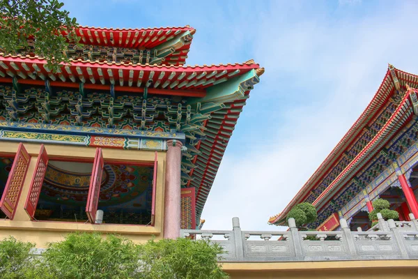 Dois pavilhões de templo chinês como perspectiva — Fotografia de Stock