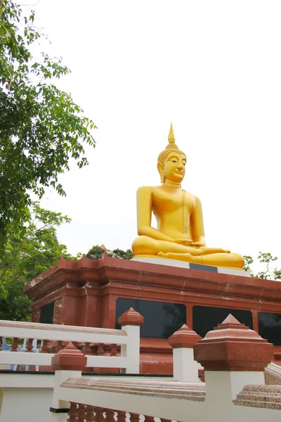 Estátua de Buda na base como vertical — Fotografia de Stock