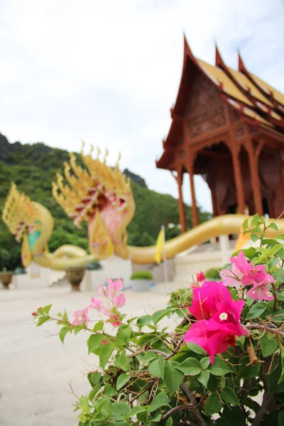 Flower foreground with the temple as background — Stock Photo, Image
