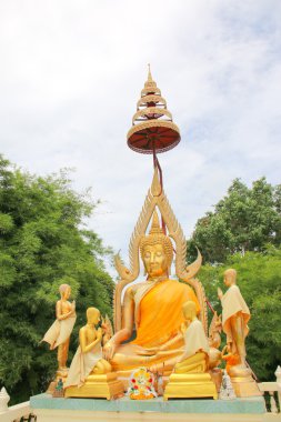 Dikey olarak altın Buddha