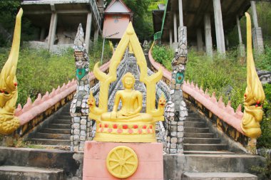 Altın buddha ile aura yatay