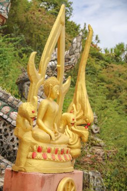 Altın buddha aura ile