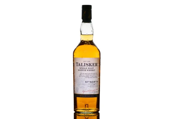 Bouteille Talisker North Whisky Sur Fond Blanc — Photo
