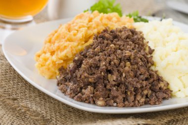 Haggis, Neeps ve Tatties