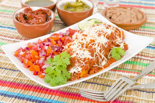 Csirke & chorizo enchiladas Stock Kép