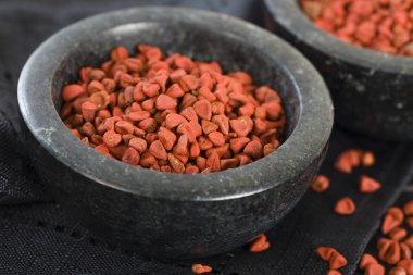 Annatto tohumlar bir kasede