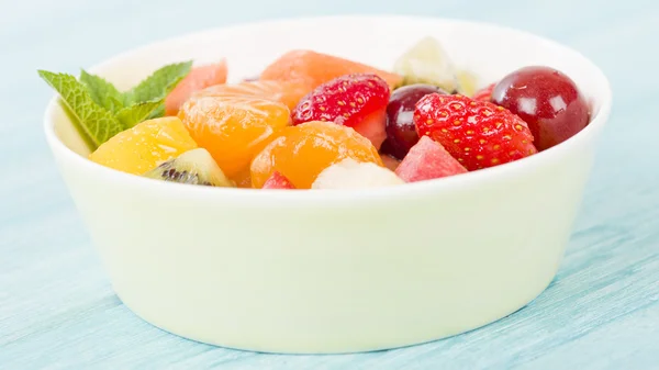 Frischer Obstsalat — Stockfoto