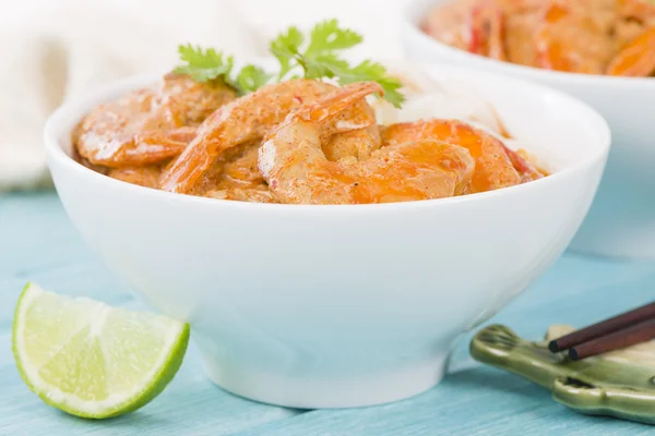 Thailändisches Garnelen-Curry mit Nudeln — Stockfoto