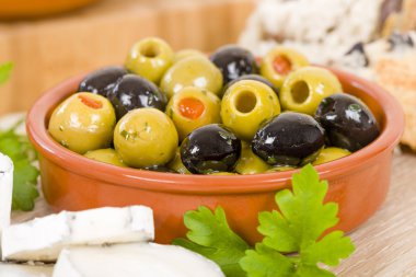 Keçi peynir ve zeytin