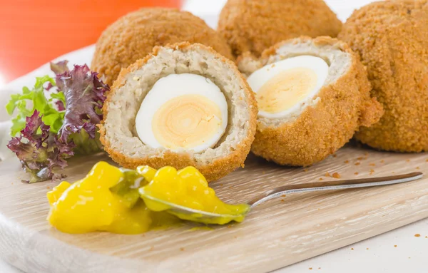 Huevo escocés frito profundo —  Fotos de Stock