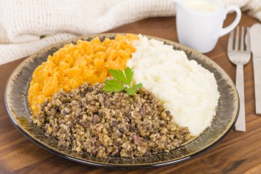 Haggis, Neeps ve Tatties
