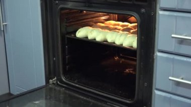 Güzel kokulu lezzetli pasta ve hamur işleri, hazırlama süreci