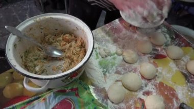 Güzel kokulu lezzetli pasta ve hamur işleri, hazırlama süreci