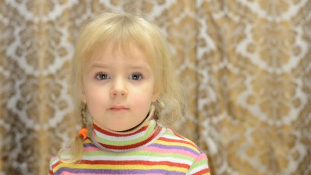 Little Girl Reaction To The Enema Procedure Videos De Stock Little Girl Reaction To The Enema Procedure Videos De Stock