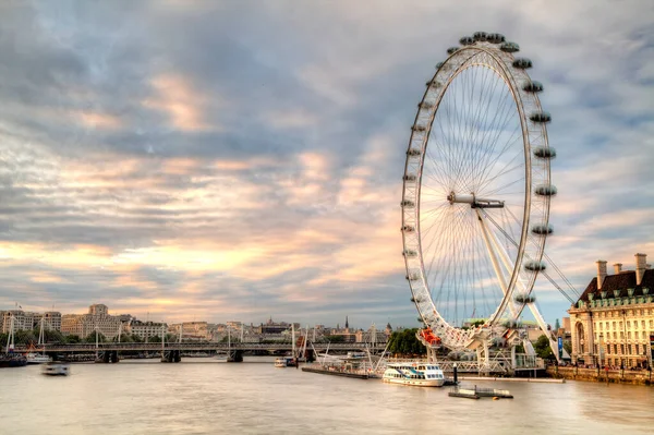 The London Eye at sunset in London England — Stock Photo, Image