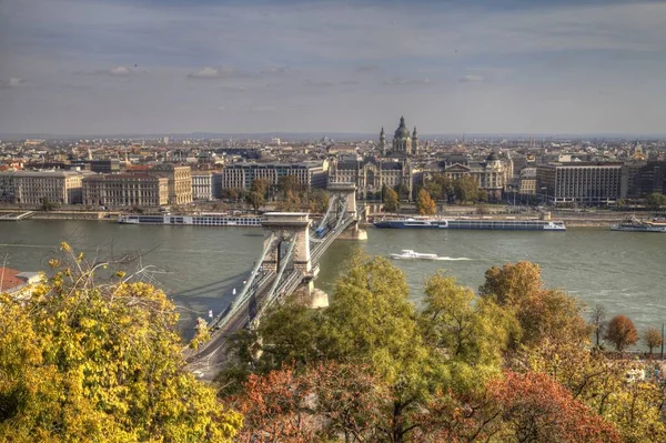 El puente de cadena en Budapest Hungría — Foto de Stock