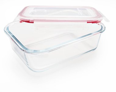 Boş ve açık cam tupperware. Beyaz arkaplanda izole.