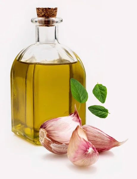 Extra Virgin Olive Oil Rustic Glass Bottle Purple Garlic Fresh — Stock Photo, Image
