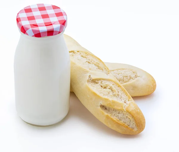 Eine Flasche Milch Und Brotlaibe Baguettes Kopierraum Ansicht Von Oben — Stockfoto