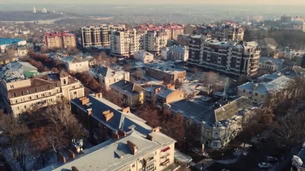 Centro da cidade europeia, Poltava cidade na Ucrânia. Um drone aéreo disparado. Europa Oriental de Inverno — Vídeo de Stock